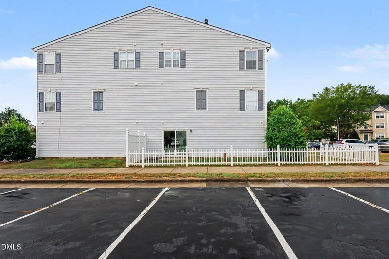 8600 Neuse Landing Ln, Raleigh, NC 27616