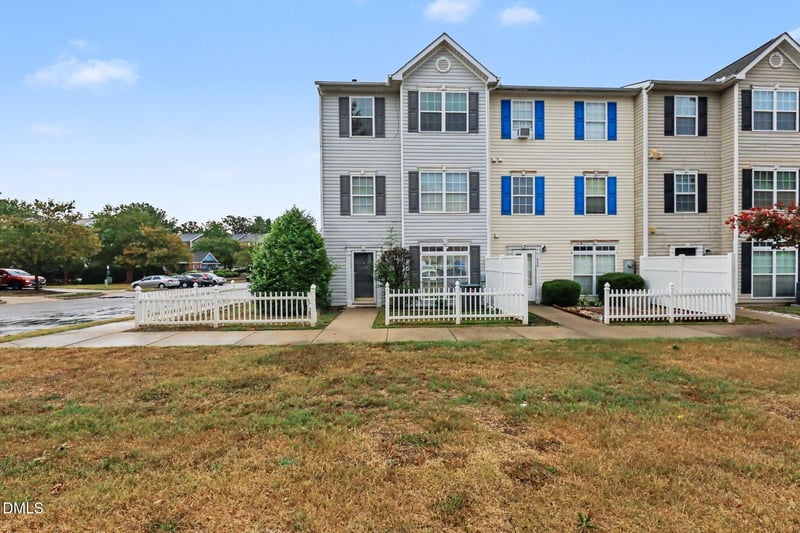 8600 Neuse Landing Ln, Raleigh, NC 27616