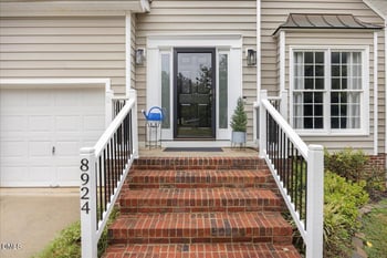 8924 Erinsbrook Dr, Raleigh, NC 27617