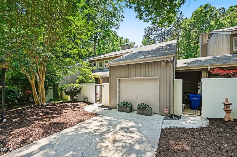9 Tottenham Ln, Chapel Hill, NC 27517
