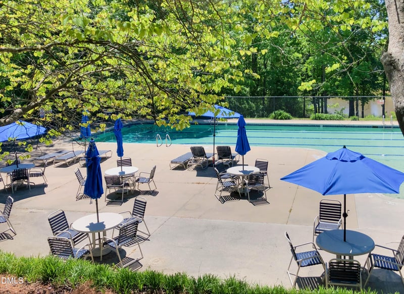 9 Tottenham Ln, Chapel Hill, NC 27517
