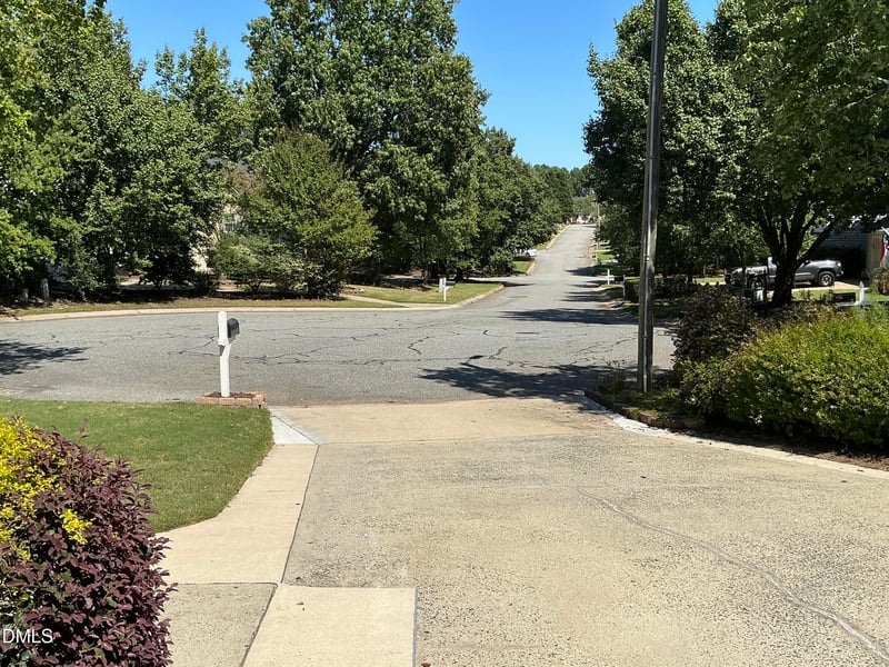 9 Wavecrest Ct, Durham, NC 27713