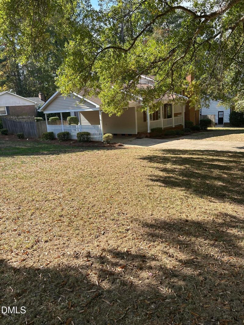 901 Northclift Dr, Raleigh, NC 27609