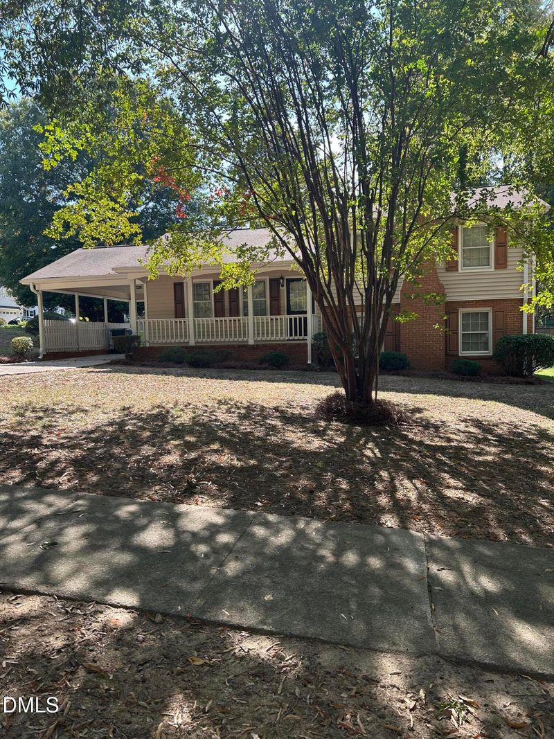 901 Northclift Dr, Raleigh, NC 27609