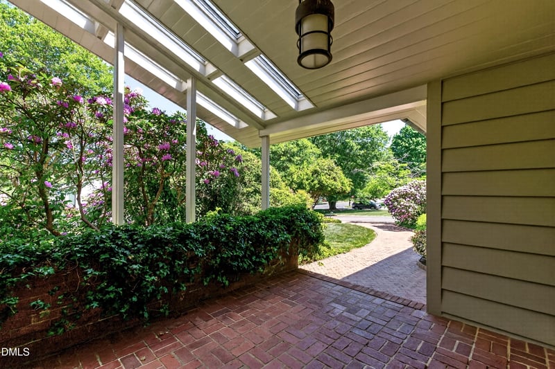 901 Westwood Dr, Raleigh, NC 27607
