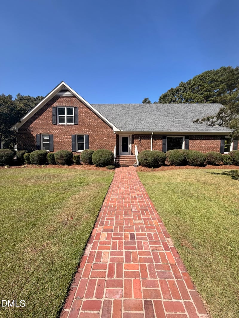 904 Merry St, Dunn, NC 28334