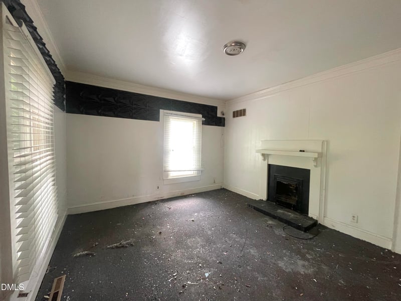 904 Stokes St, Burlington, NC 27215