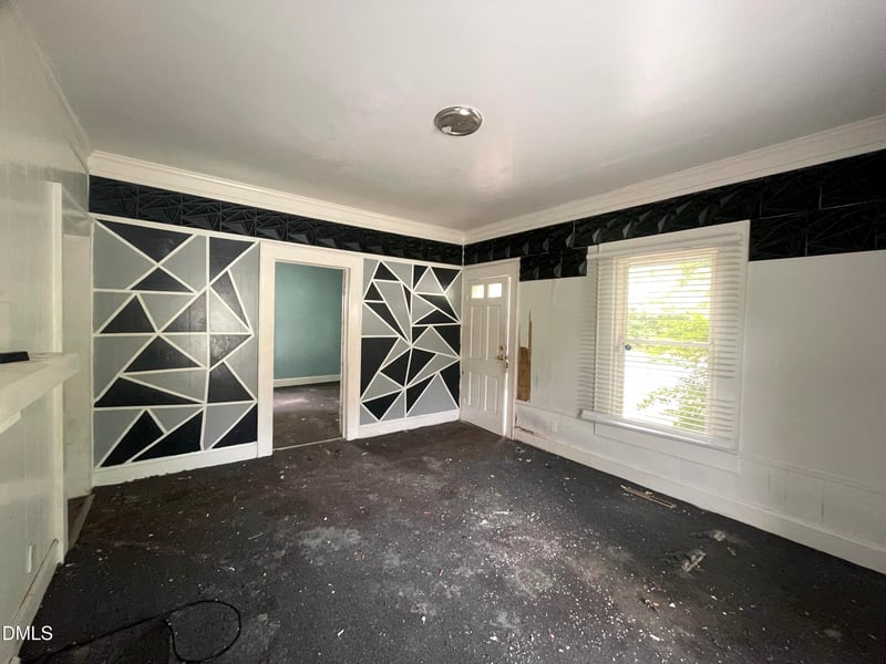 904 Stokes St, Burlington, NC 27215