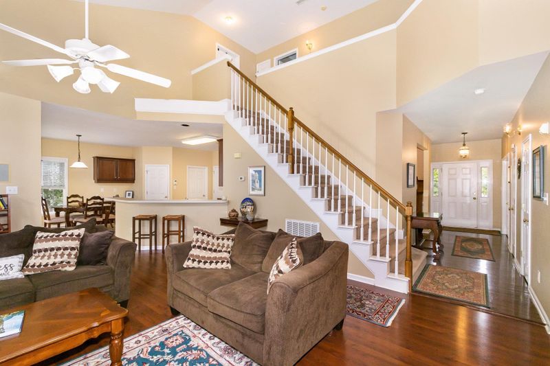 906 Savannah Ct, Hillsborough, NC 27278