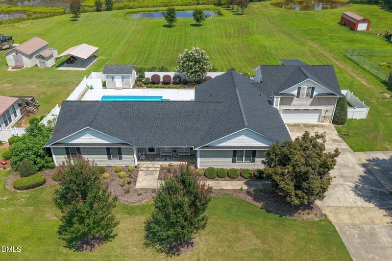 906 Walnut Dr, Erwin, NC 28339