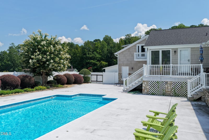 906 Walnut Dr, Erwin, NC 28339
