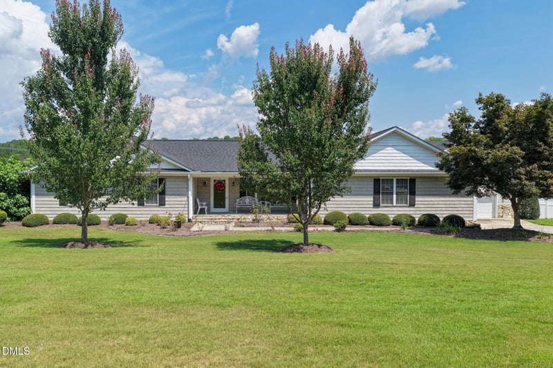 906 Walnut Dr, Erwin, NC 28339