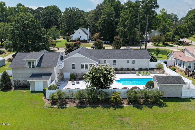 906 Walnut Dr, Erwin, NC 28339