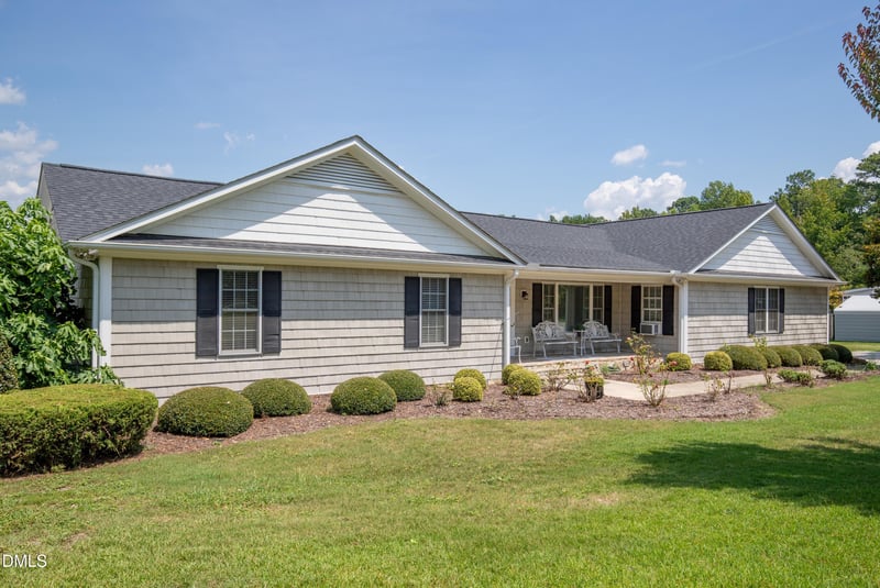 906 Walnut Dr, Erwin, NC 28339