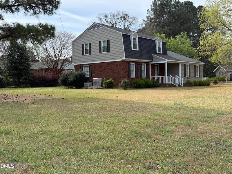 907 Chestnut Dr, Smithfield, NC 27577