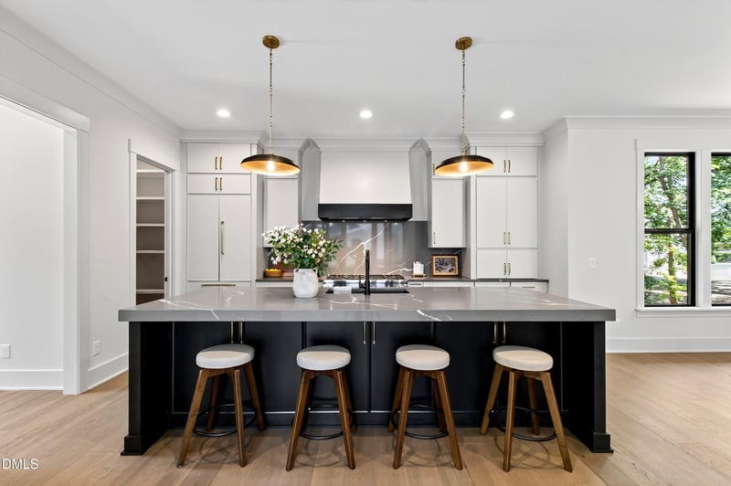 909 Oberlin Rd, Raleigh, NC 27605