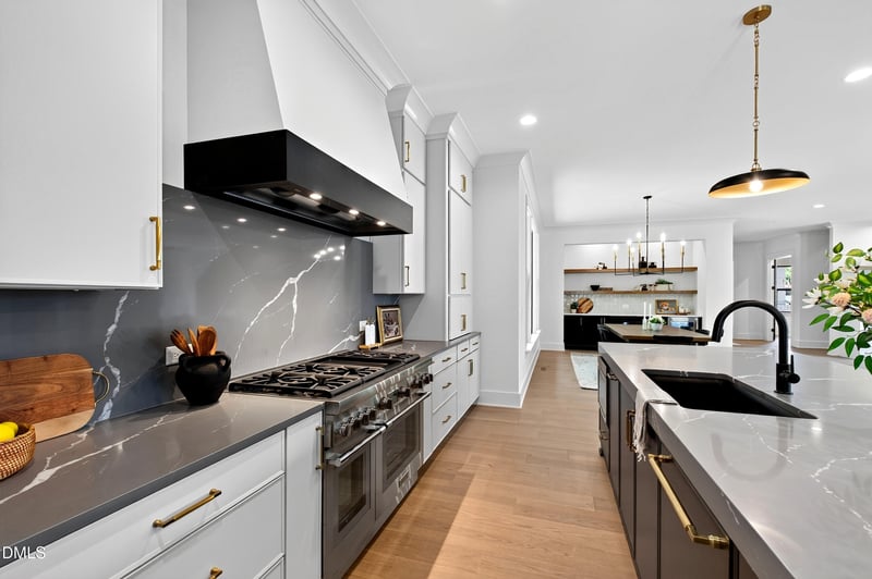 909 Oberlin Rd, Raleigh, NC 27605