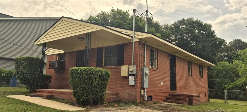 909 Rochester Dr, Fayetteville, NC 28305