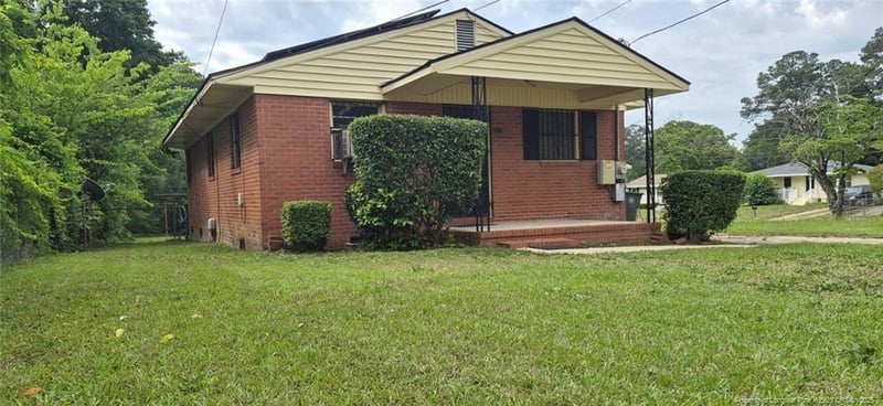 909 Rochester Dr, Fayetteville, NC 28305