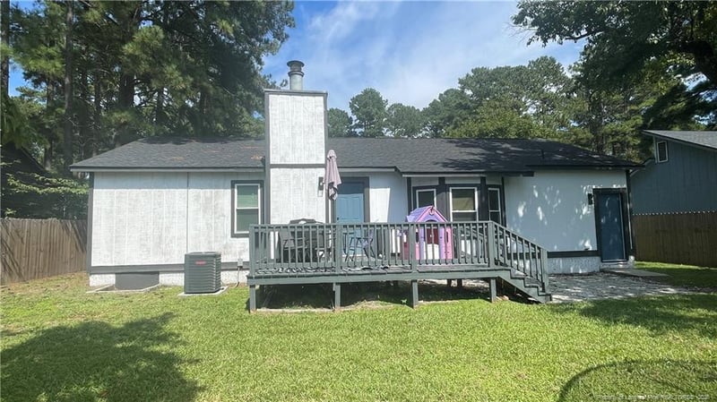 909 Whitcomb Dr, Fayetteville, NC 28311