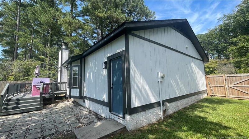 909 Whitcomb Dr, Fayetteville, NC 28311