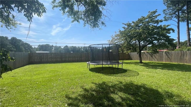 909 Whitcomb Dr, Fayetteville, NC 28311