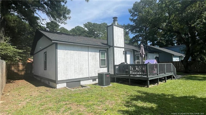 909 Whitcomb Dr, Fayetteville, NC 28311
