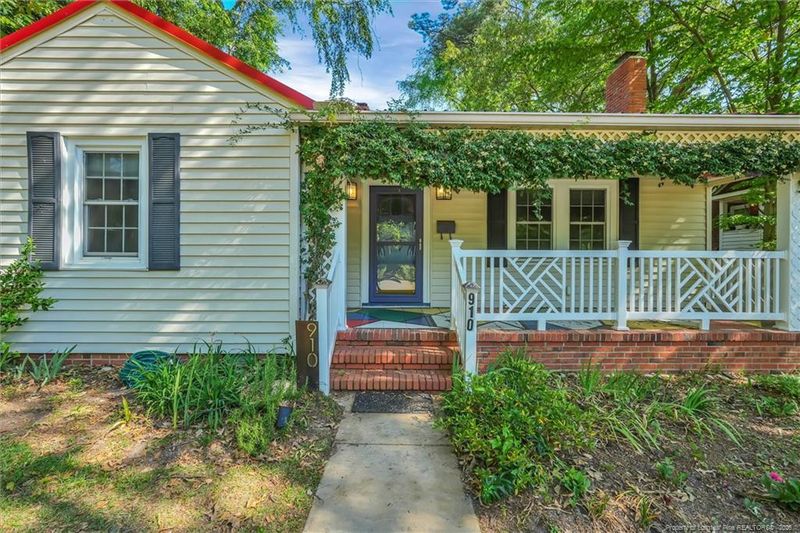 910 Clarendon St, Fayetteville, NC 28305