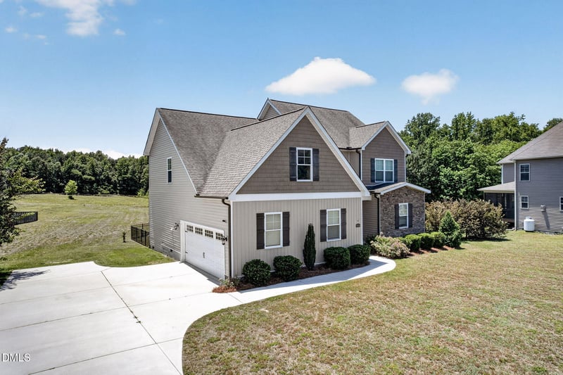 9116 Ashton Glen Dr, Zebulon, NC 27597