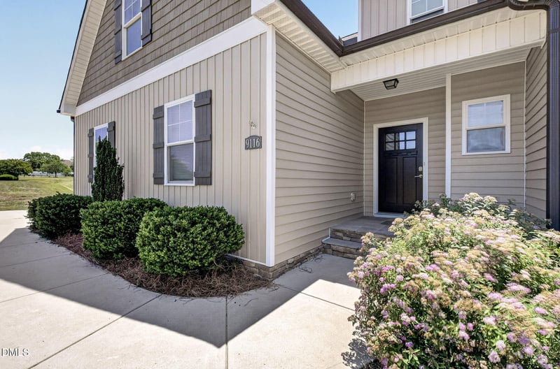 9116 Ashton Glen Dr, Zebulon, NC 27597
