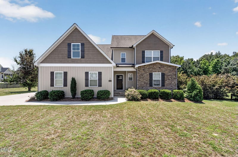 9116 Ashton Glen Dr, Zebulon, NC 27597
