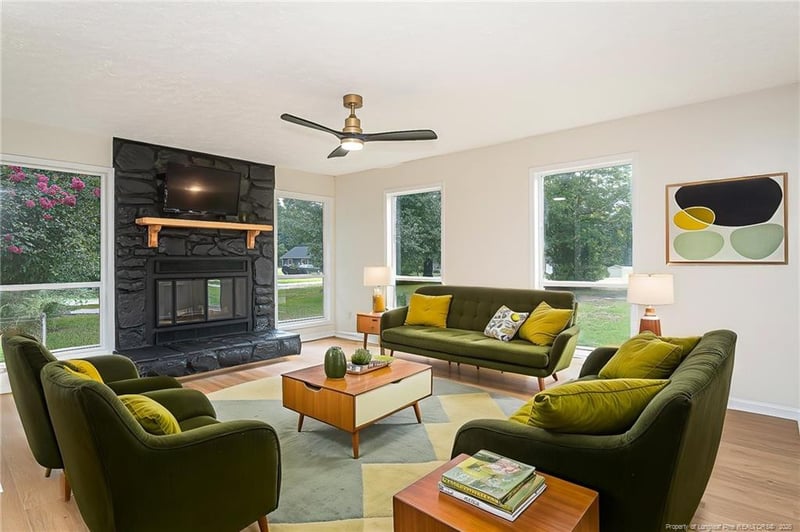 912 Hunters View Dr, Fayetteville, NC 28312