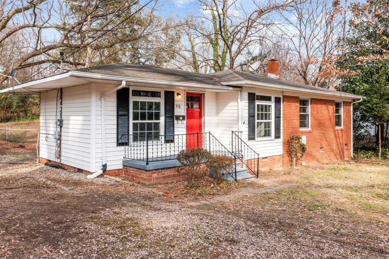 913 Devonport Dr, Raleigh, NC 27610