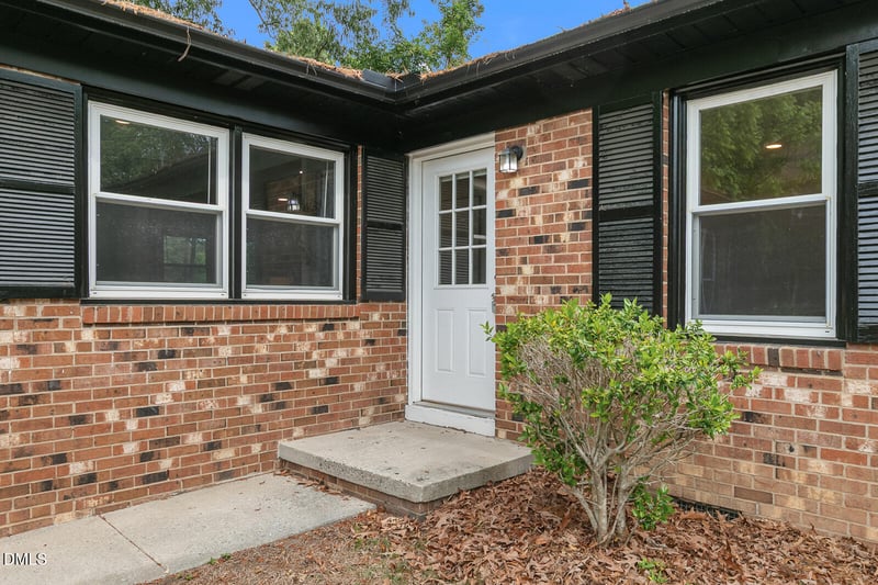 914 Edison Rd, Raleigh, NC 27610