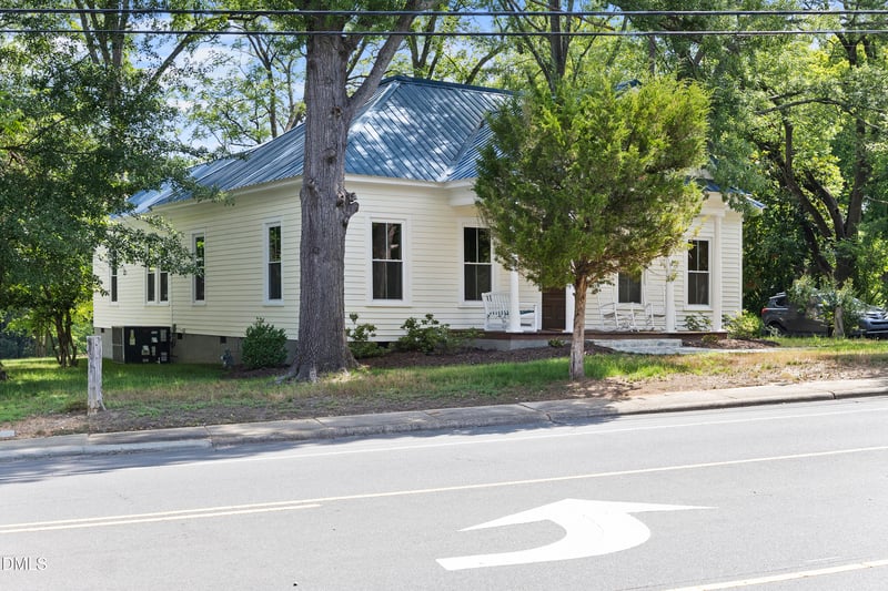 915 S 3rd St, Sanford, NC 27330