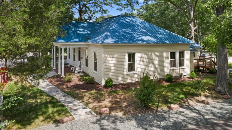 915 S 3rd St, Sanford, NC 27330