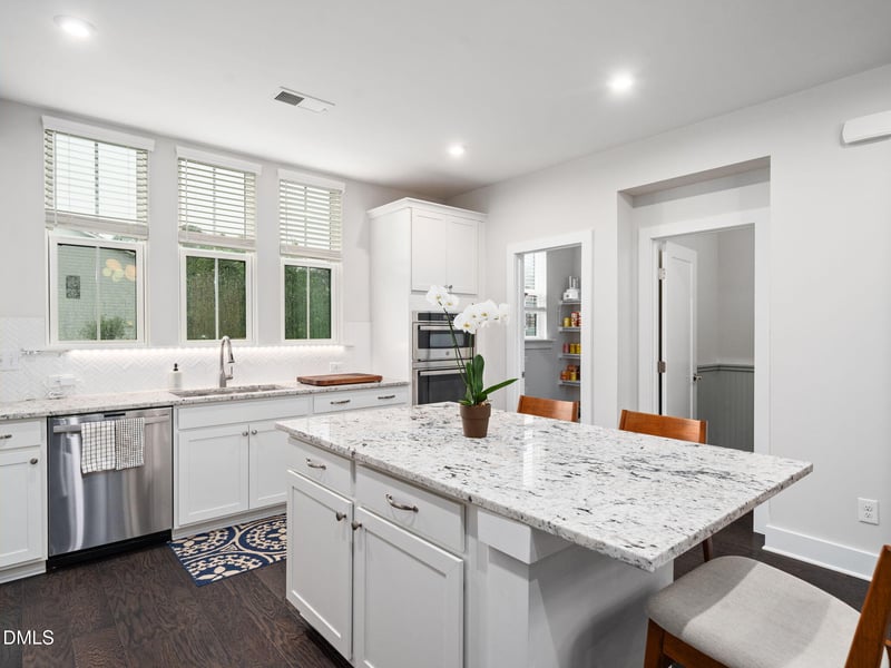 916 Waterside View Dr, Raleigh, NC 27606