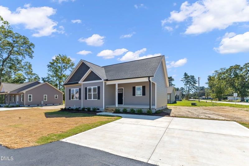 928 Micro Rd W, Selma, NC 27576