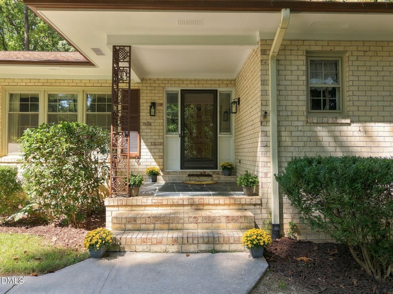 932 Lystra Ln, Chapel Hill, NC 27517