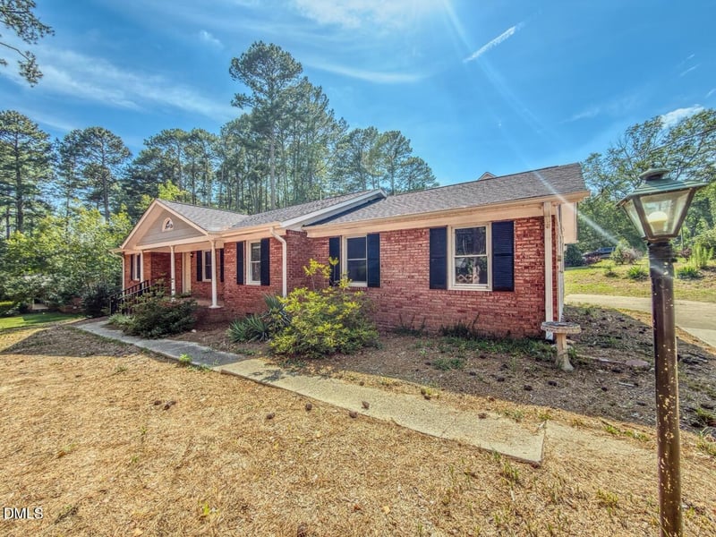 933 Greenwood Cir, Cary, NC 27511
