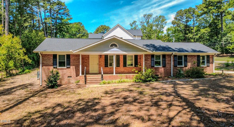 933 Greenwood Cir, Cary, NC 27511