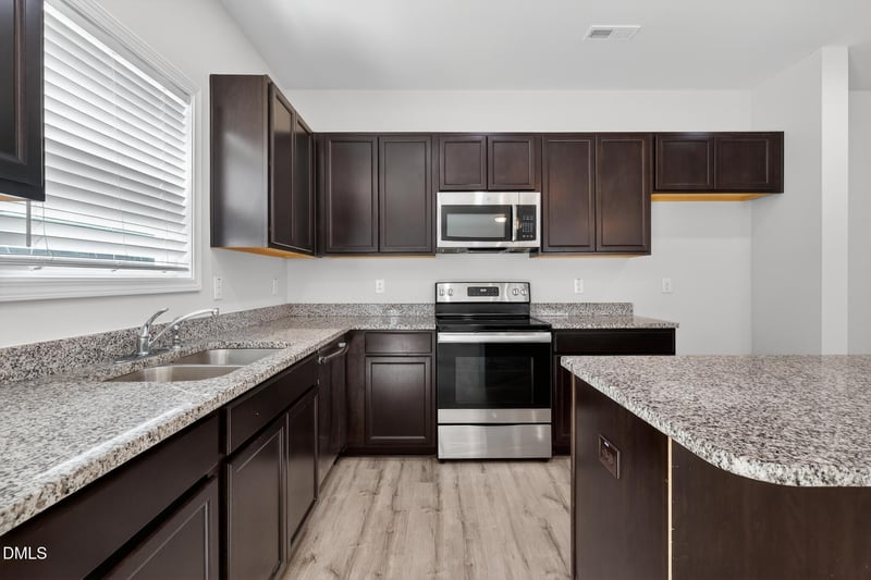 933 Stolls Ln, Knightdale, NC 27545