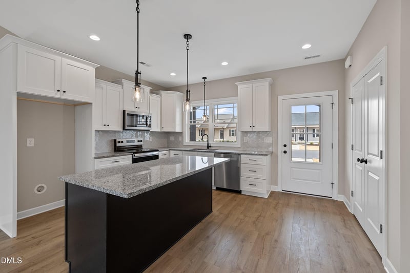 934 Micro Rd W, Selma, NC 27576