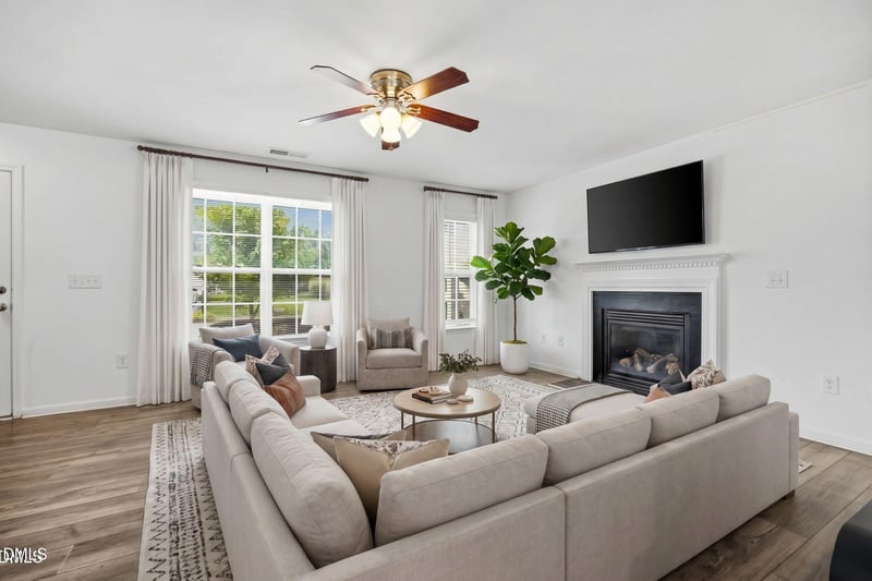 934 Ribbonleaf Ln, Fuquay Varina, NC 27526