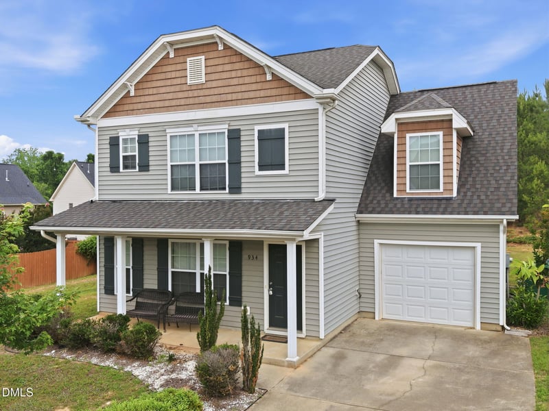 934 Ribbonleaf Ln, Fuquay Varina, NC 27526