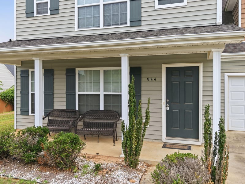 934 Ribbonleaf Ln, Fuquay Varina, NC 27526