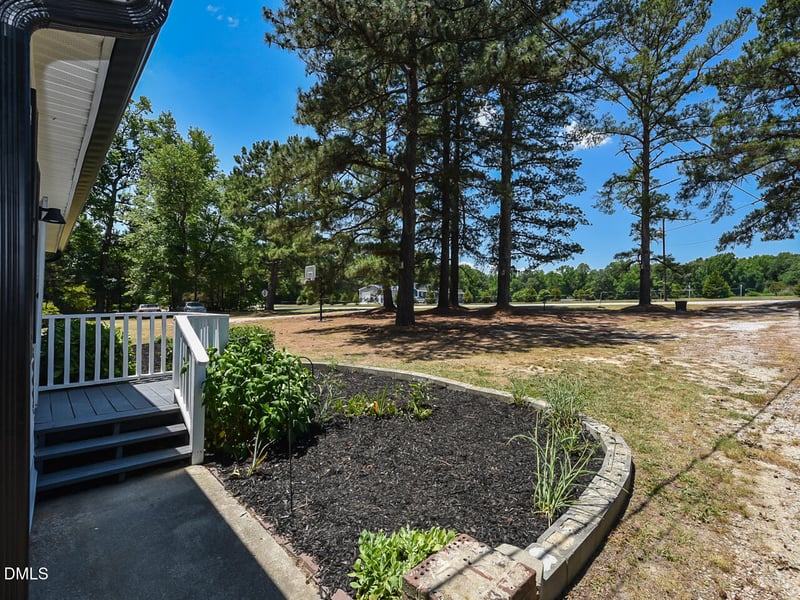 939 Cheves Rd, Zebulon, NC 27597