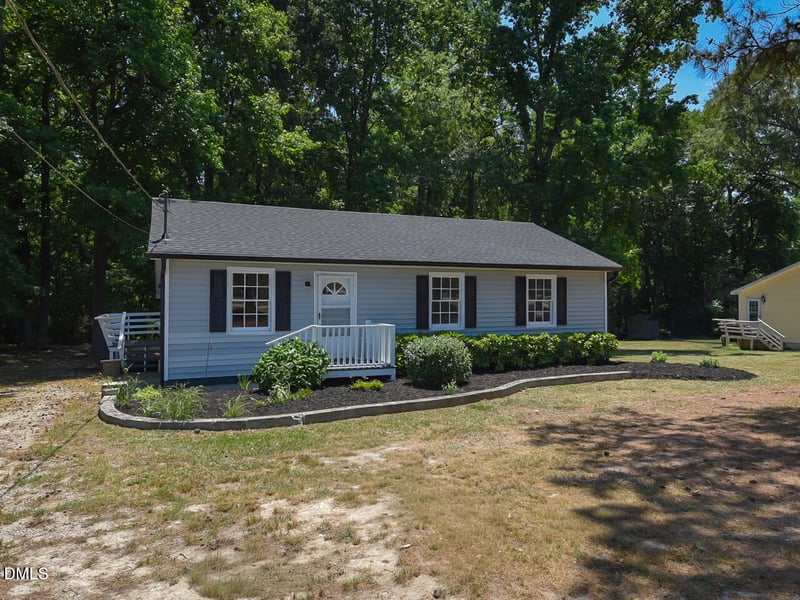 939 Cheves Rd, Zebulon, NC 27597