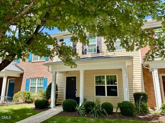 939 Ileagnes Rd, Raleigh, NC 27603