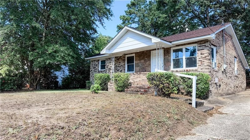 940 Fleetwood Dr, Fayetteville, NC 28305